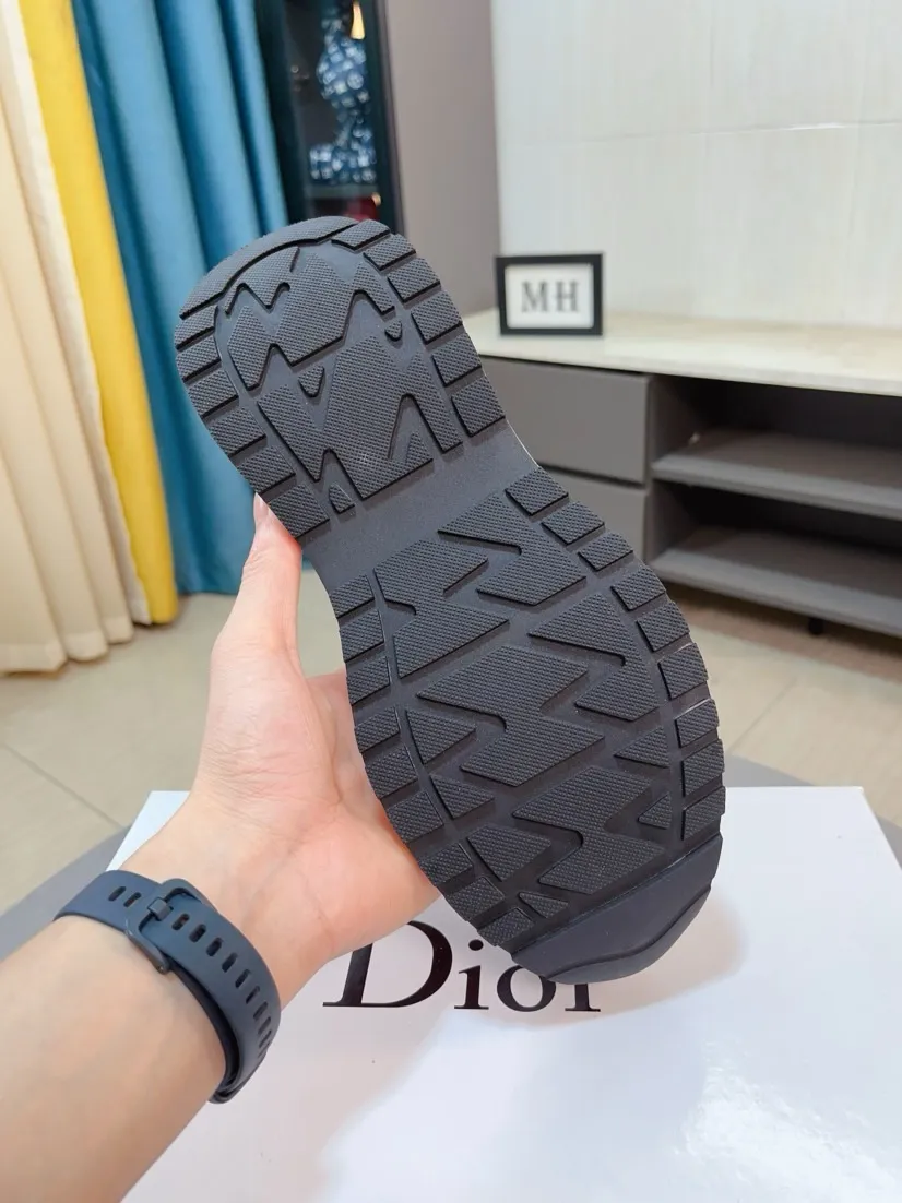 Ex-factory price 400🌹🌹【Dior】Best-selling model, world premiere on official website🔝High-end brand of men's shoes, latest series on official website: The upper is made of imported cowhide with specially designed fabrics➕Mesh breathable lining. Make walking more convenient and comfortable! Compared with the official quality, Midea’s 1:1 replica. Create a fashionable personality to set off your uniqueness! A must-have for trendy men! Classic style. Men's sizes: 38-44.